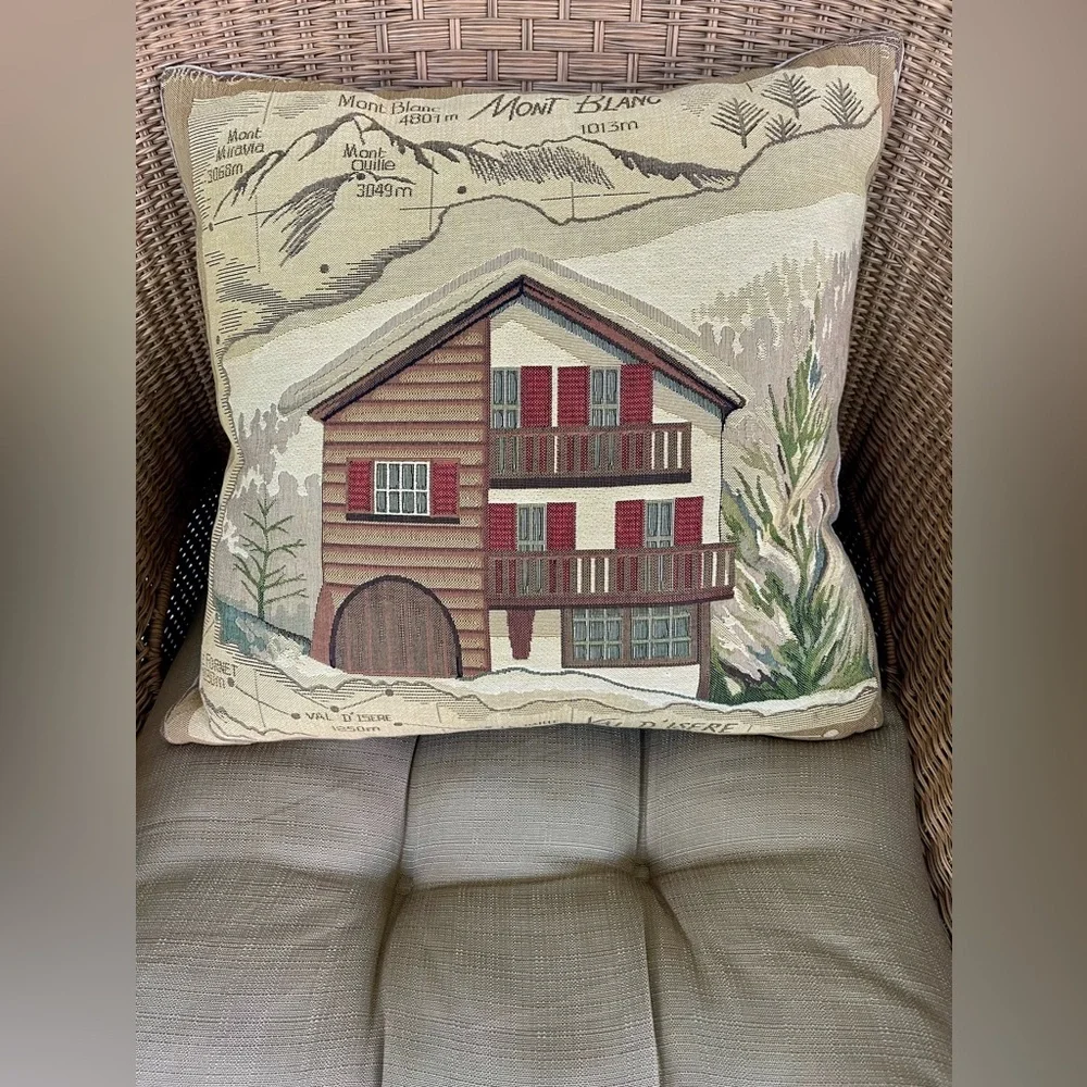 Mars & More Robelin Alpine Pillow 17x17 in new like condition Ski cottage, cabin
